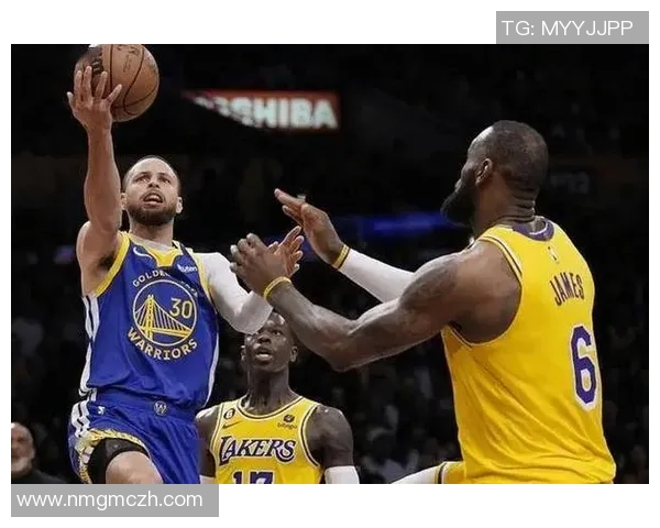 勇士与湖人激战第四节精彩回放全程录像分析与精彩瞬间回顾